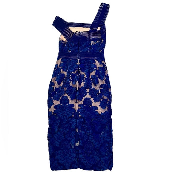 Alice McCall Asymetrical Shoulder Lace Pattern Midi Dress - Picture 7 of 11